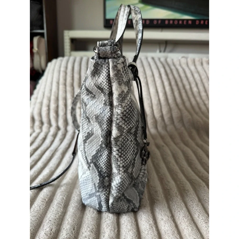 Jessica‎ Simpson Grey Snakeskin Print Tote Bag Crossbody Handbag JS Logo Charm